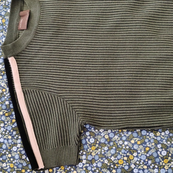 Green Ribbed Top - Picture 7 of 7